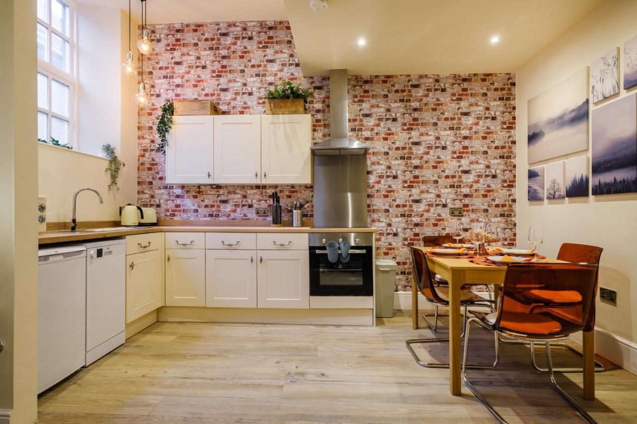 Flat 2, The Old Antiques Warehouse - Free Off-Site Health Club Access With Pool, Sauna, Steam Room & Gym Bowness-on-Windermere Dış mekan fotoğraf