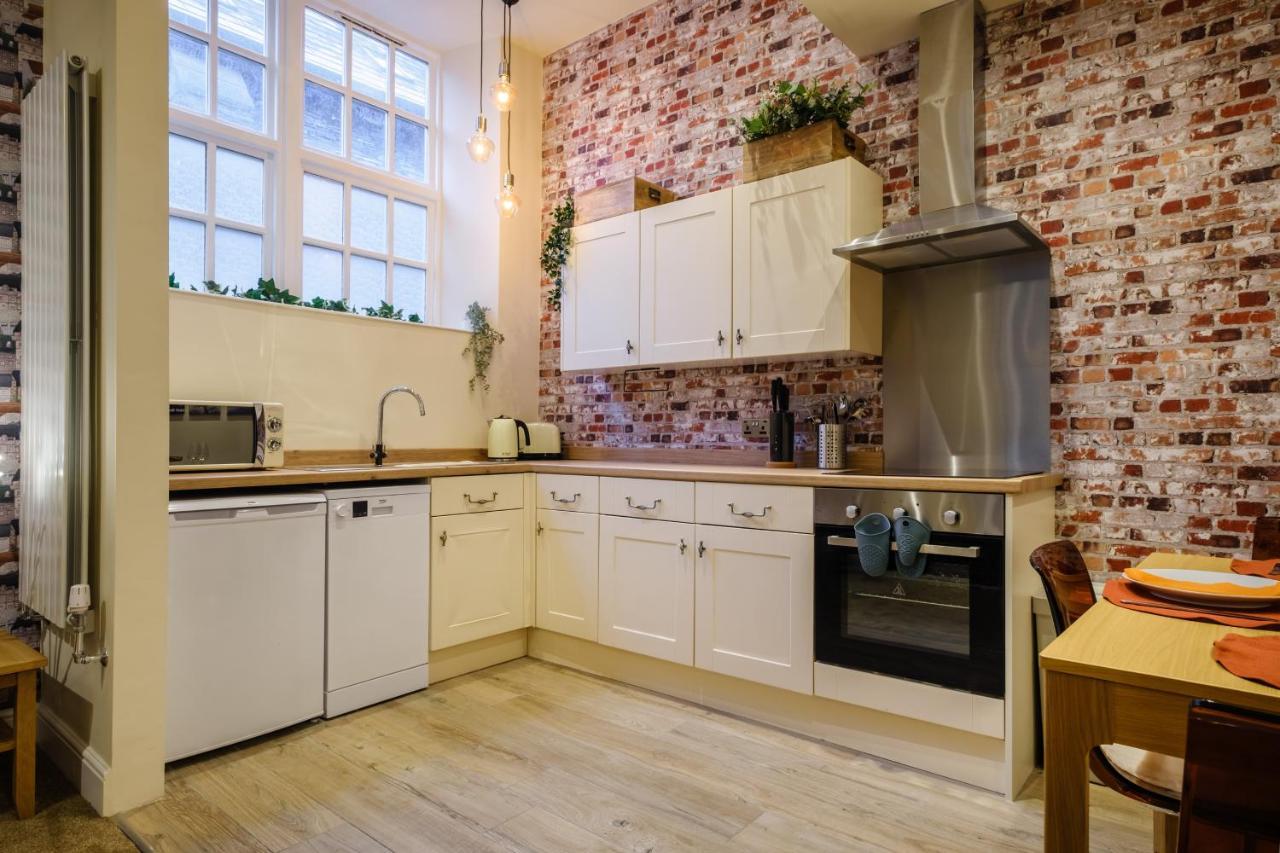 Flat 2, The Old Antiques Warehouse - Free Off-Site Health Club Access With Pool, Sauna, Steam Room & Gym Bowness-on-Windermere Dış mekan fotoğraf